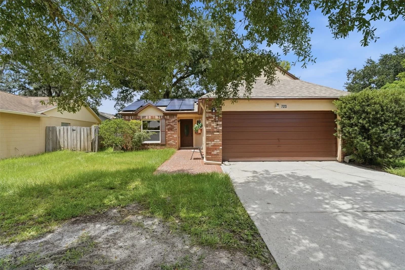723 OAK MANOR 2