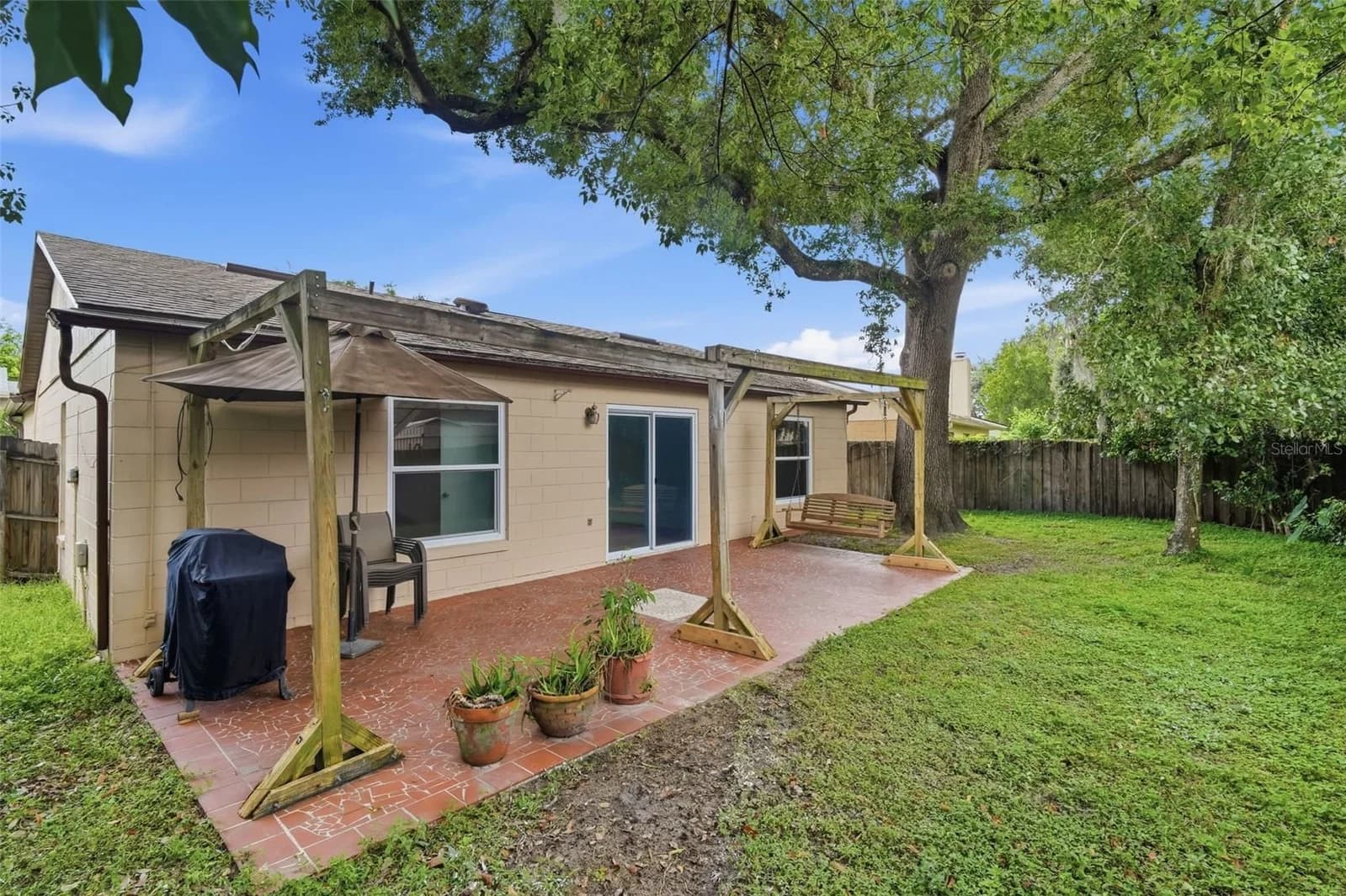 723 OAK MANOR 3
