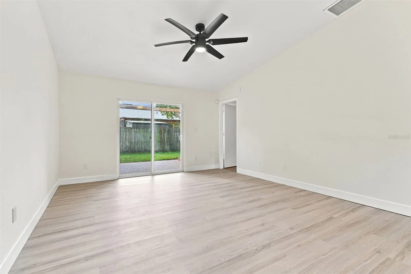 723 OAK MANOR 4
