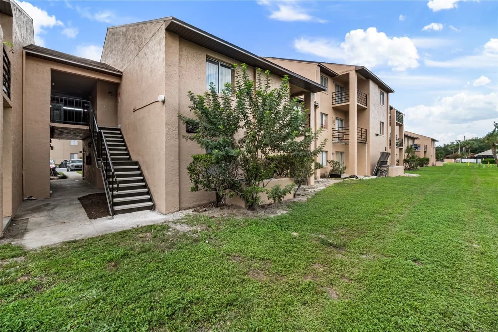 5219 VIA HACIENDA 3