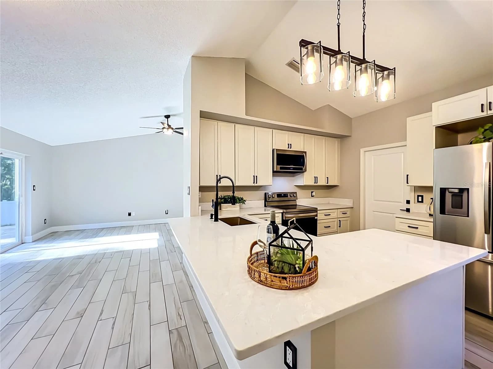 5915 GROVELINE Drive, Orlando, FL 32810 2
