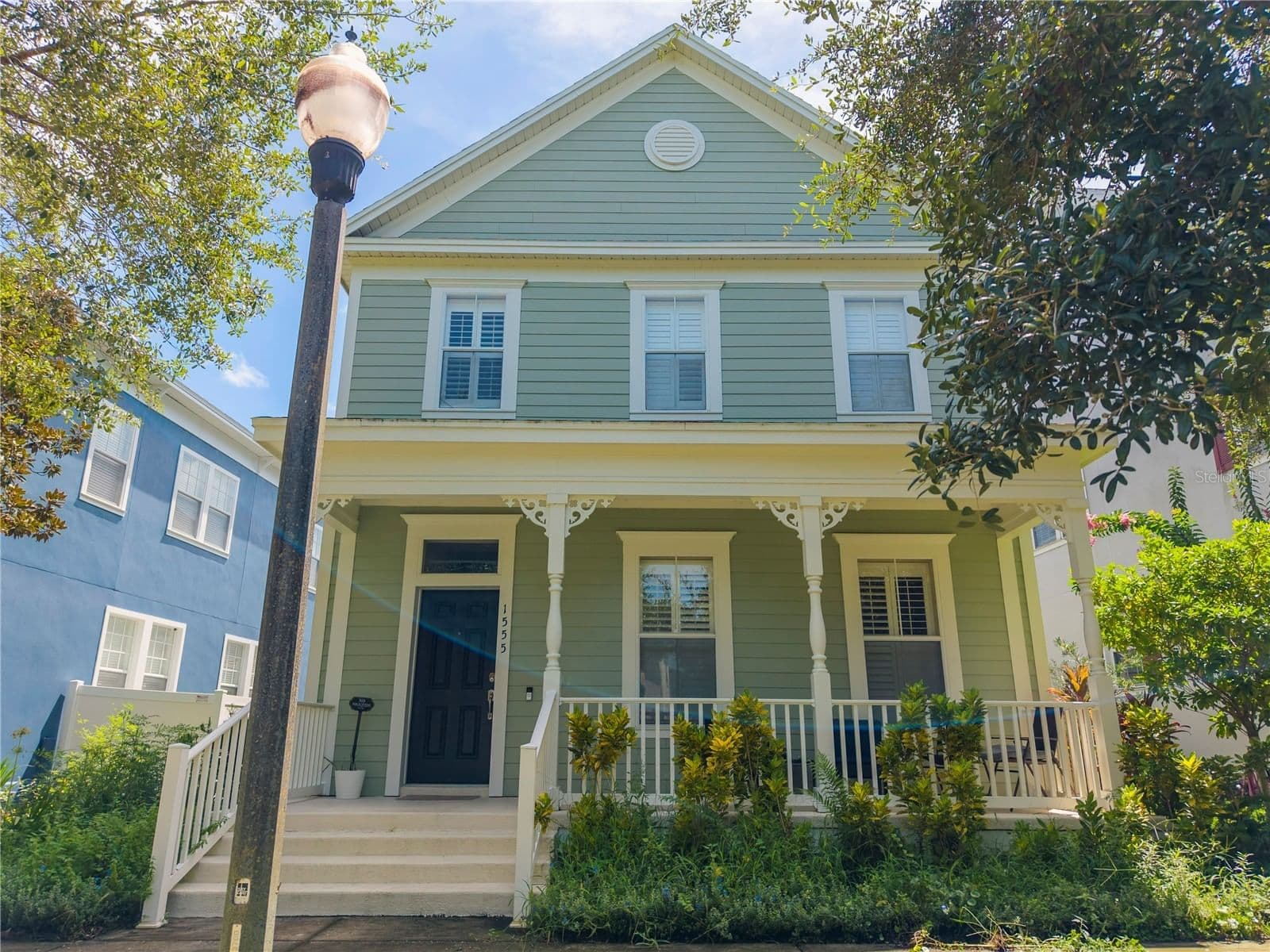 1555 HANKS 2