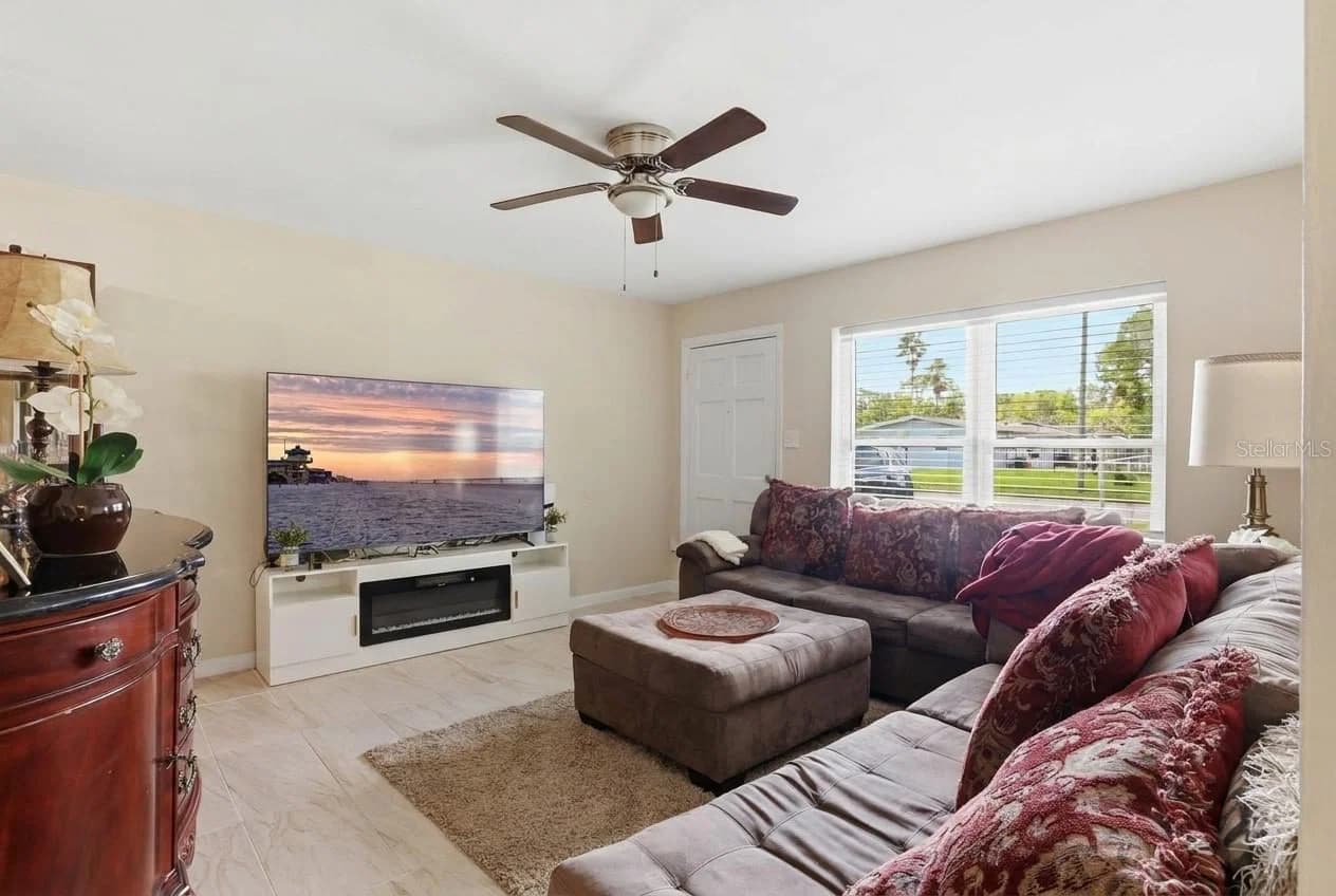 4915 PINE NEEDLE 2