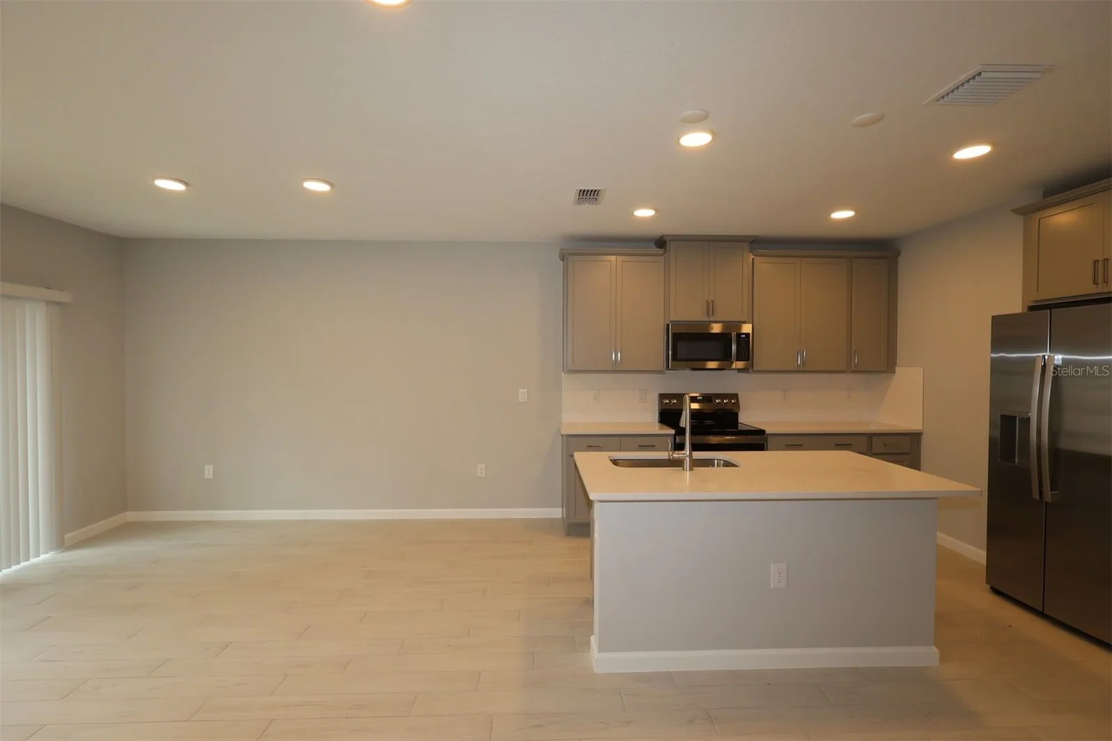 6104 FELLOW WAGON Way, Orlando, FL 32822 2