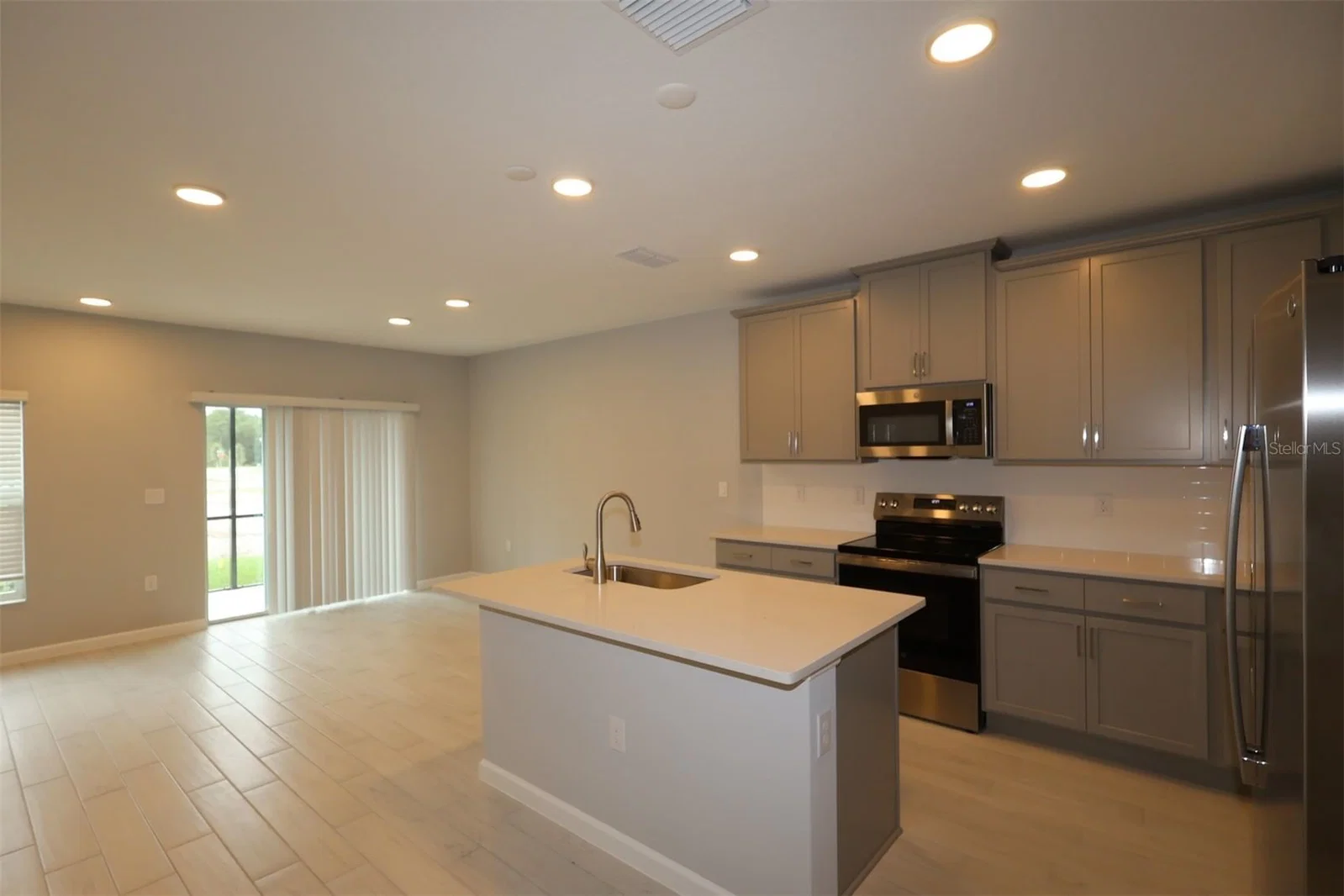 6104 FELLOW WAGON Way, Orlando, FL 32822 3