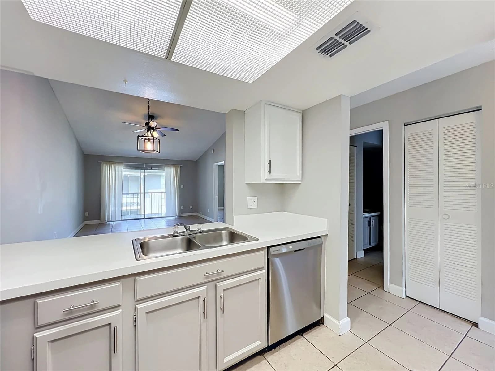 4370 WHITE PINE 5