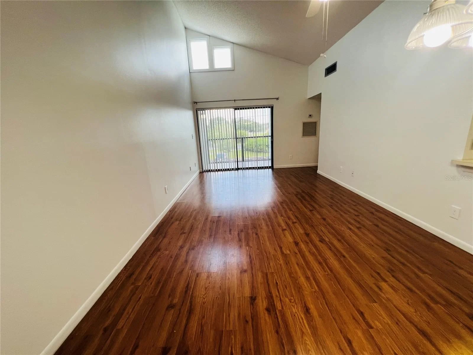 4045 ATRIUM 3