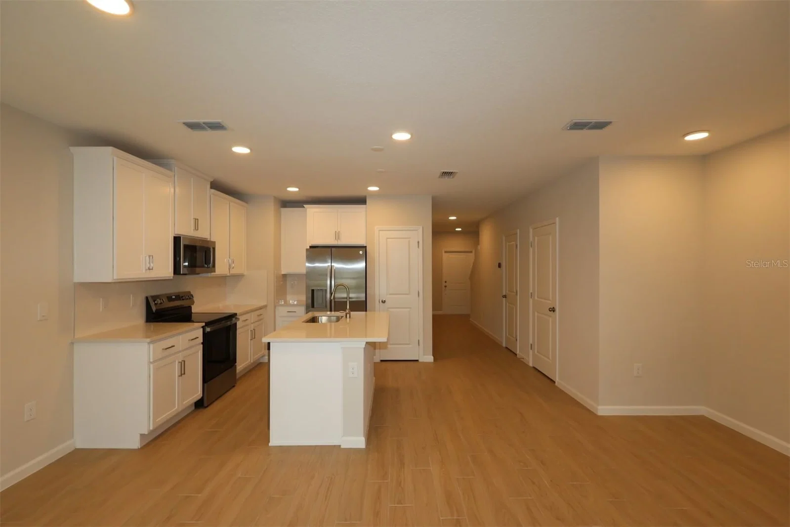 6108 FELLOW WAGON Way, Orlando, FL 32822 2