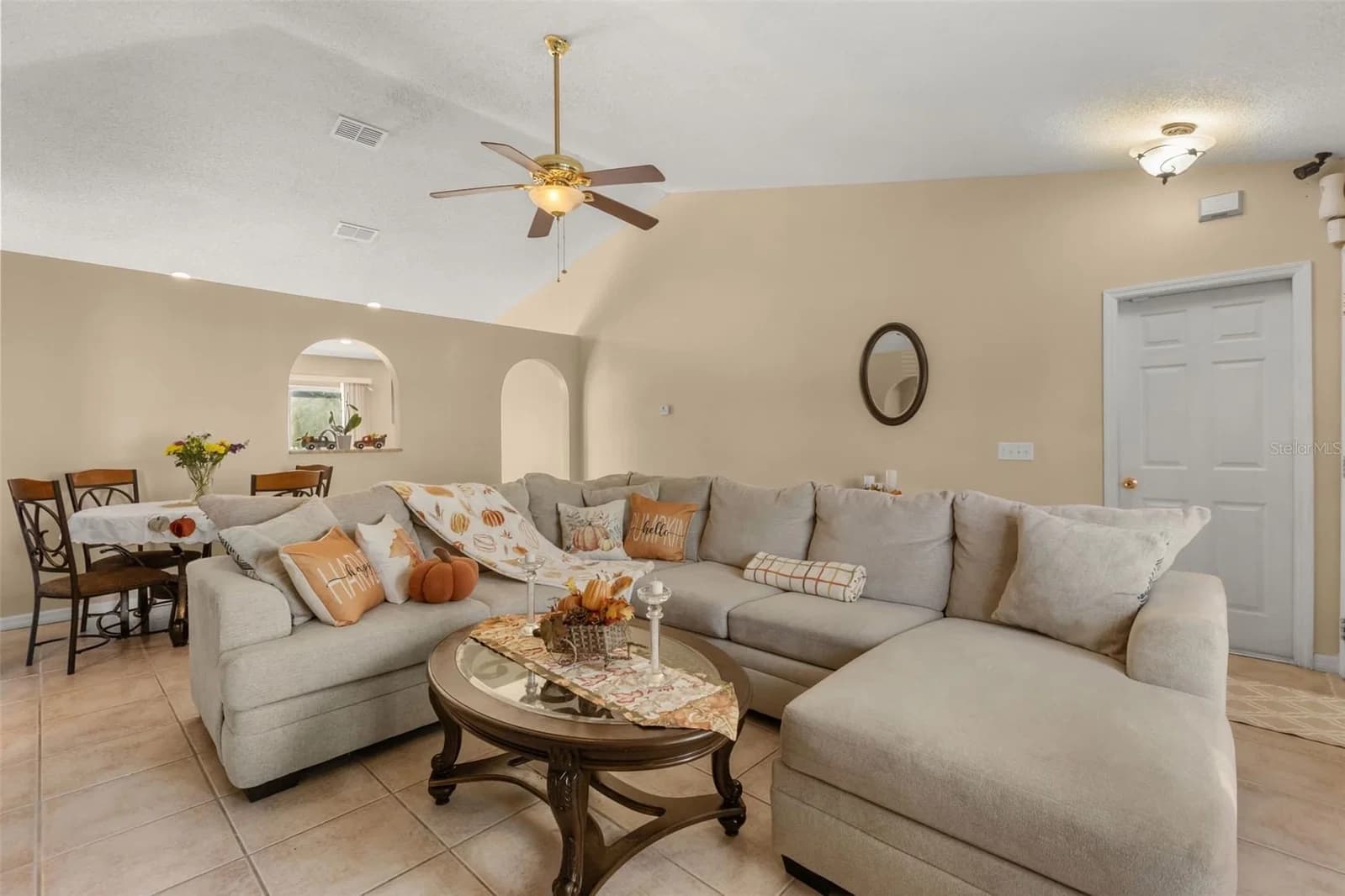 374 COLONADE 5