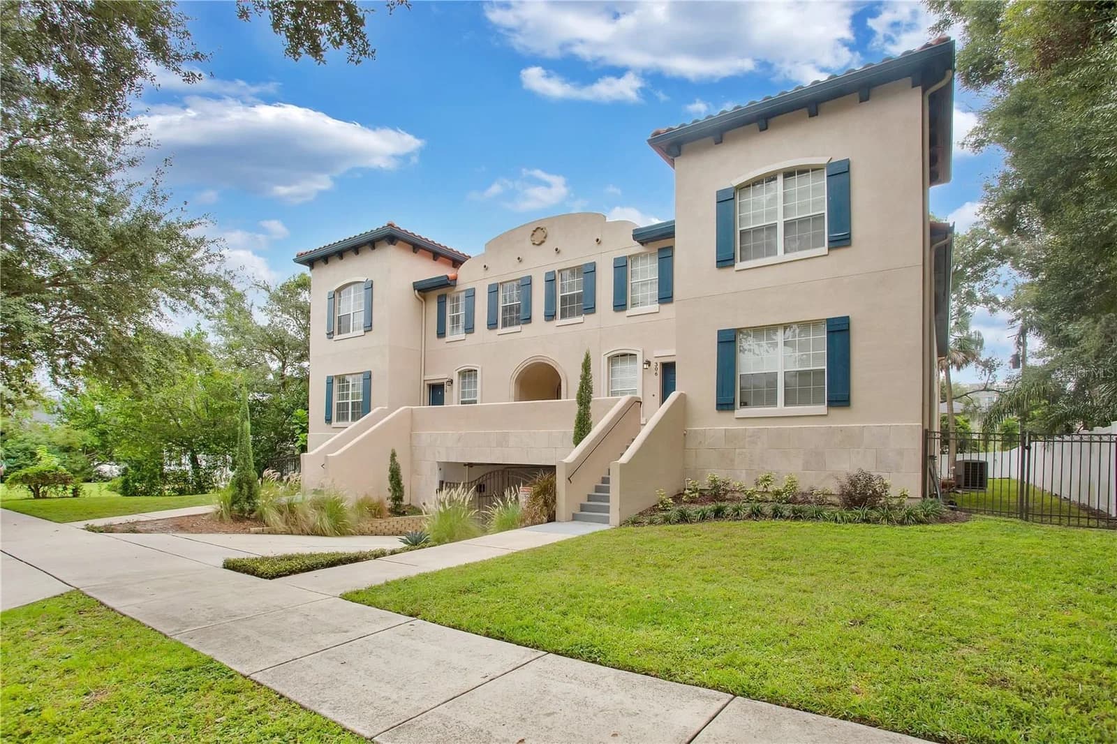 310 VANDERBILT 3