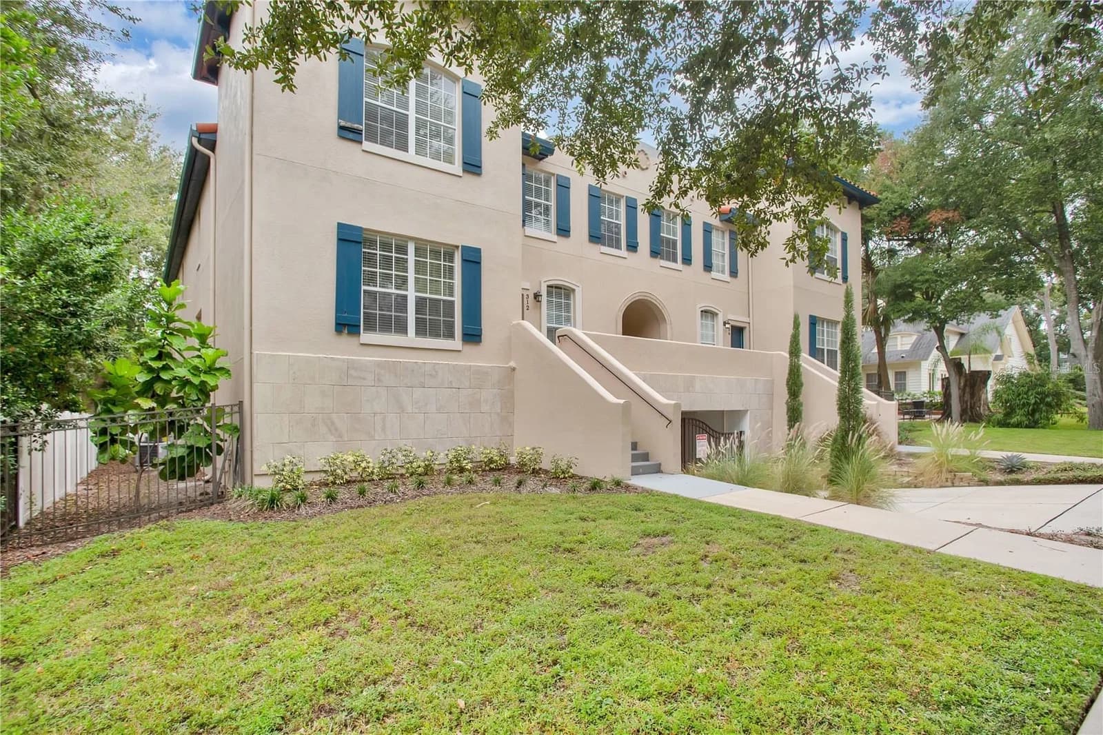 310 VANDERBILT 2