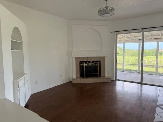4633 HAZELGROVE 3