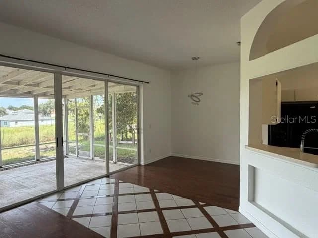 4633 HAZELGROVE 4