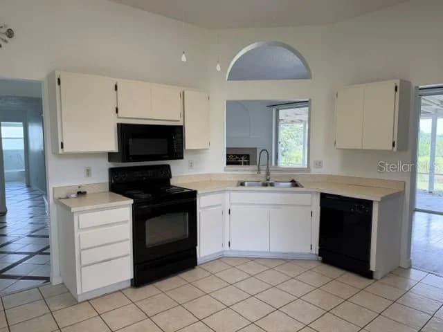 4633 HAZELGROVE 5