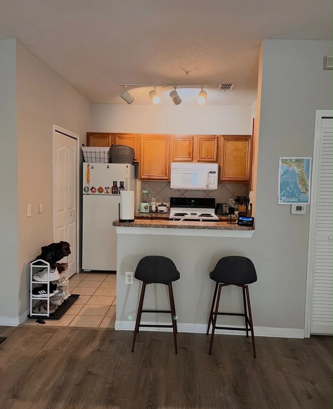6137 METROWEST 3