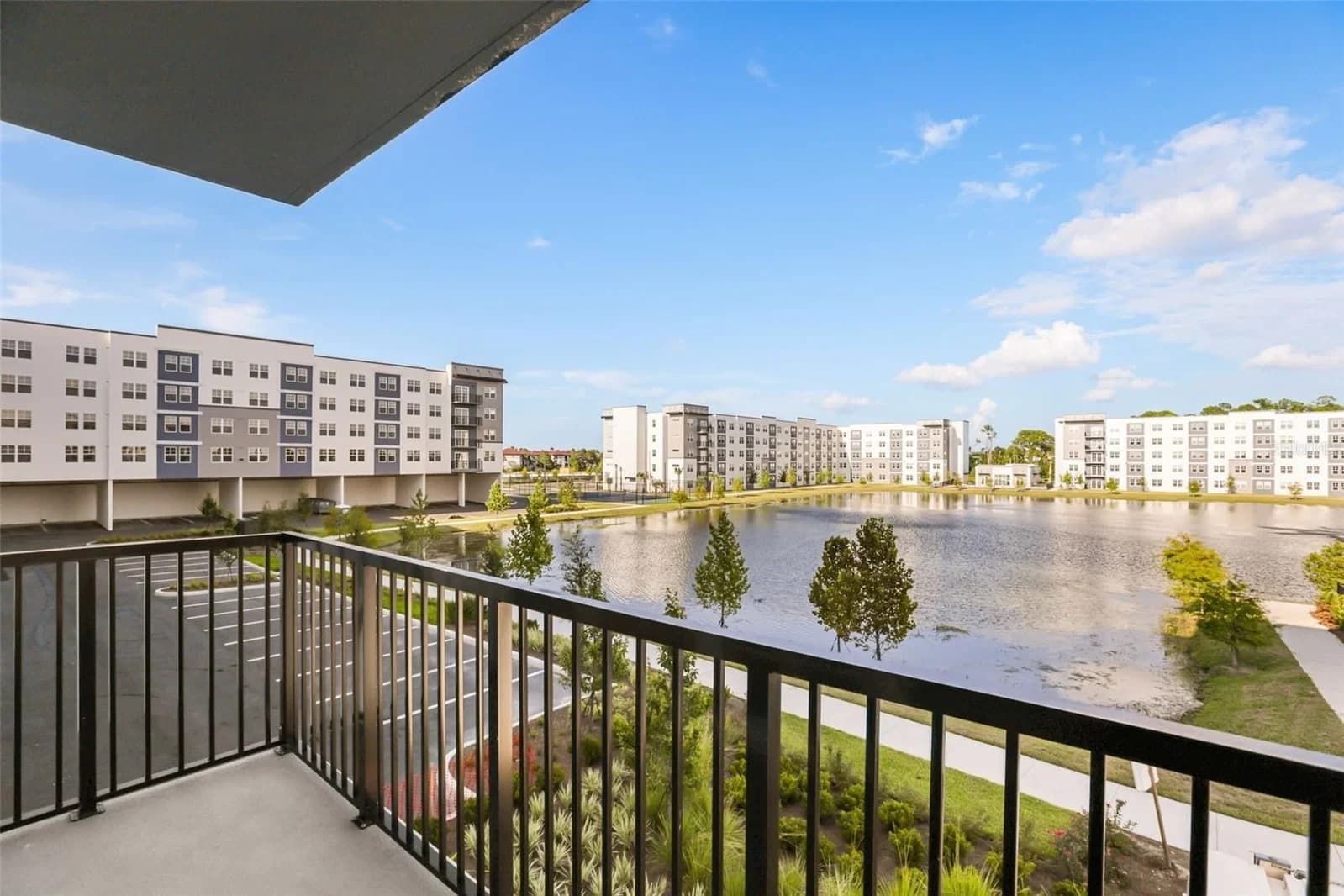 5563 MILLENIA PARK 3