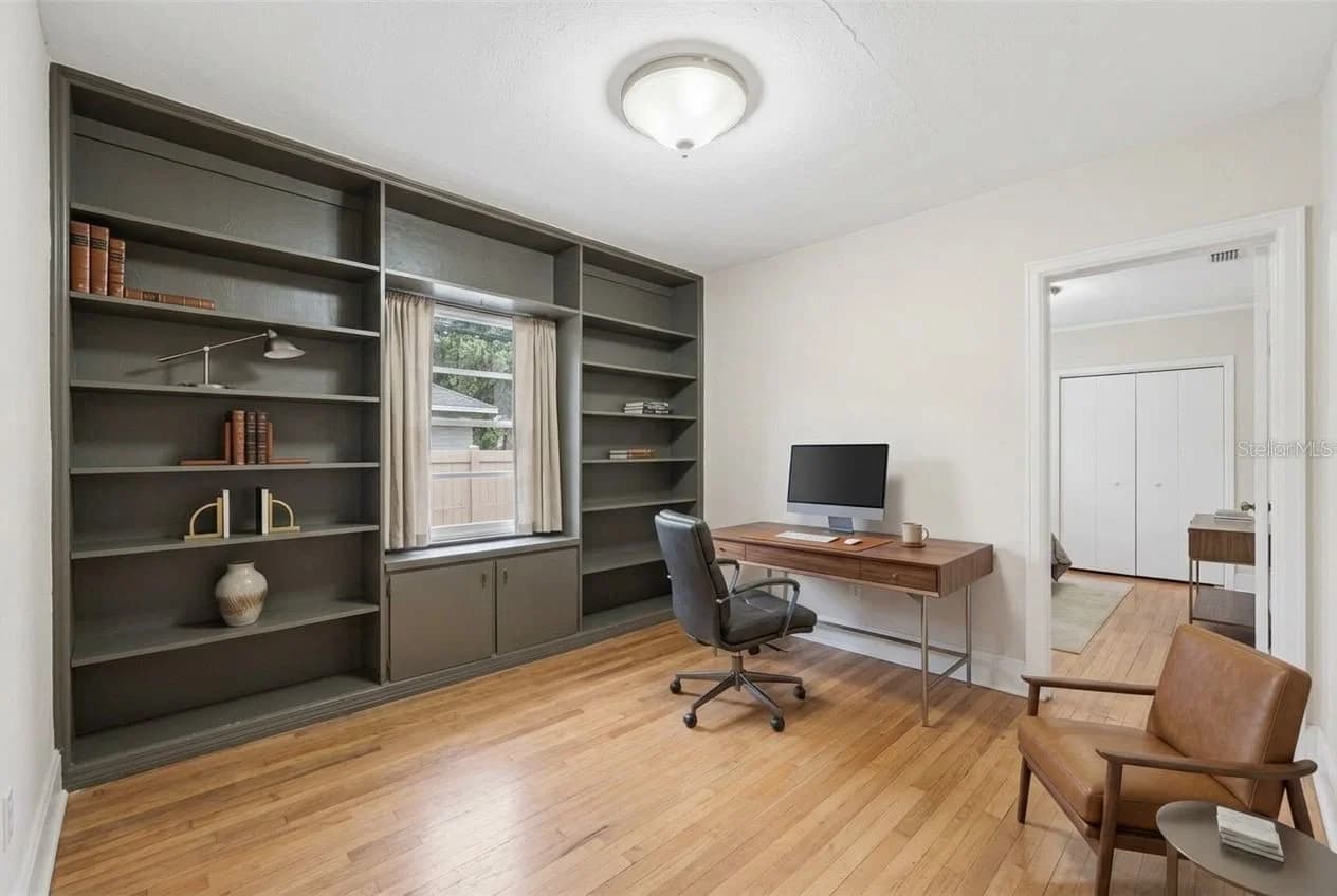 1642 HILLCREST 4