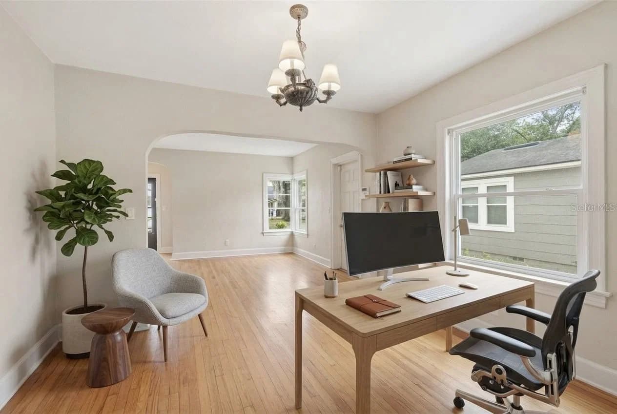 1642 HILLCREST 5