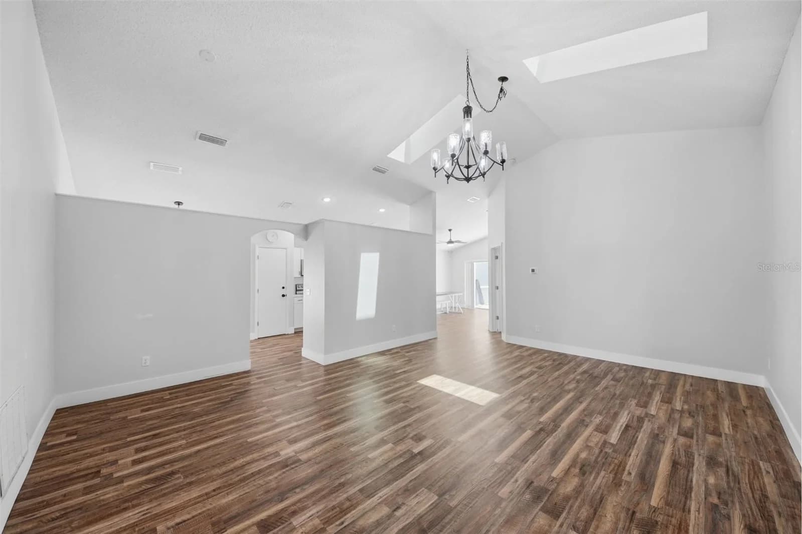 1114 BLOOMINGDALE 3