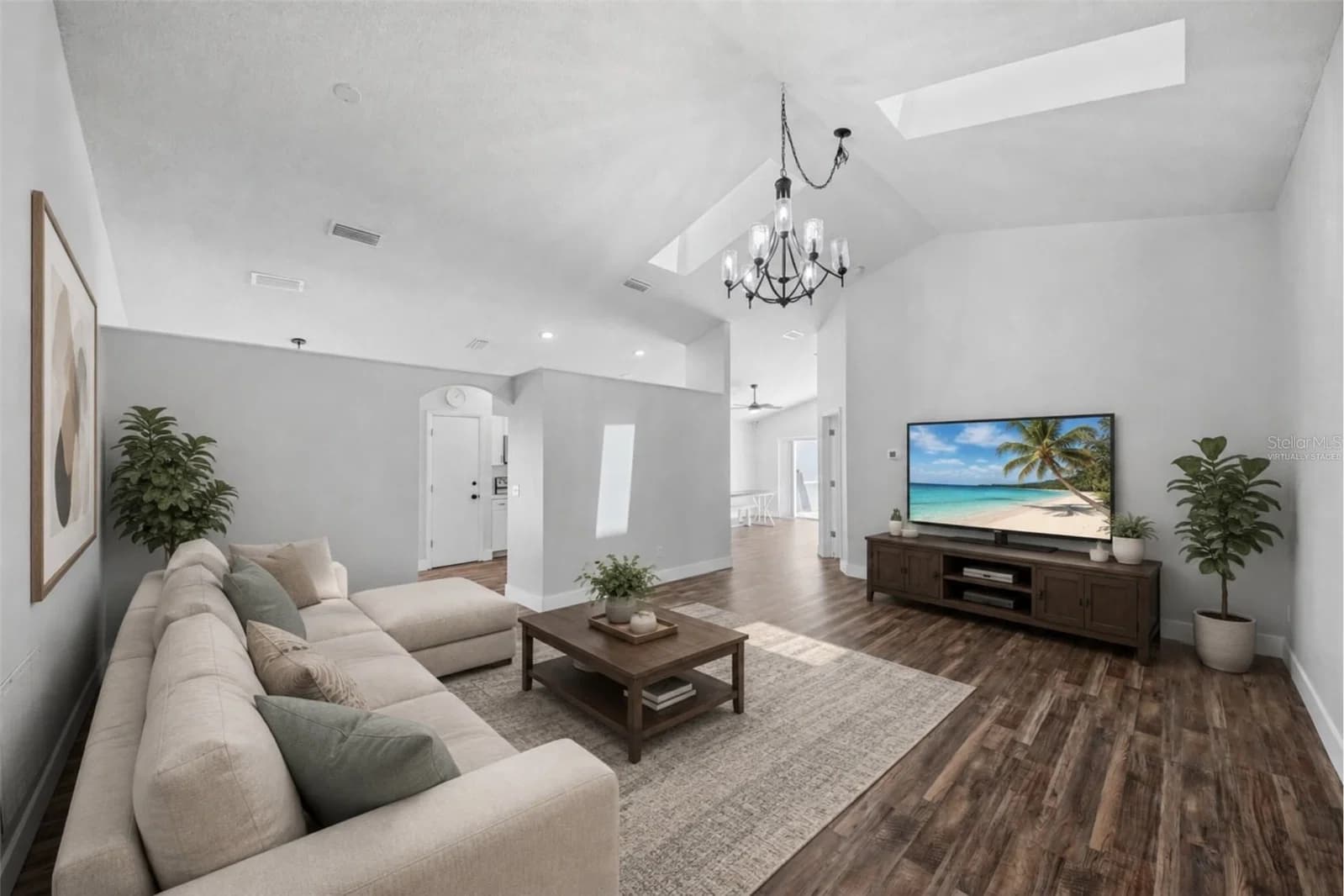 1114 BLOOMINGDALE 4