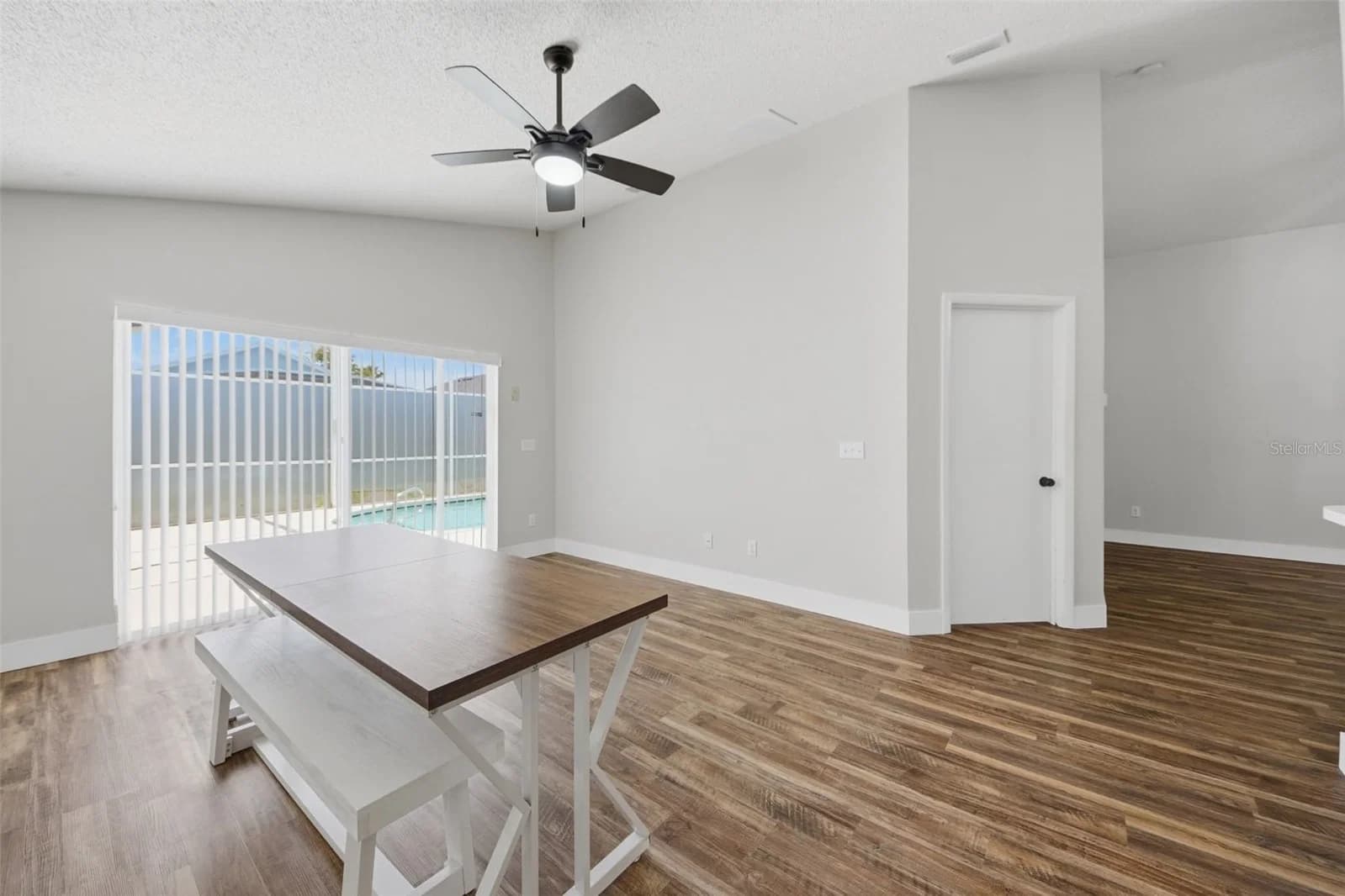 1114 BLOOMINGDALE 5