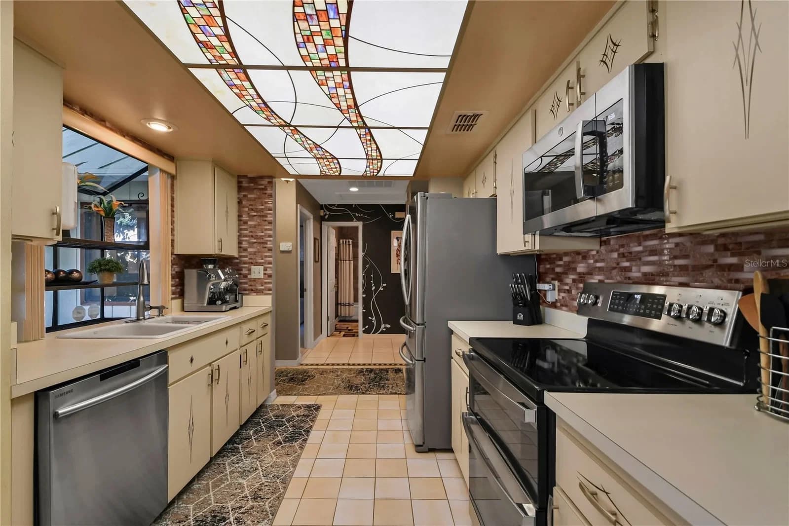 3884 VILLA ROSE 5