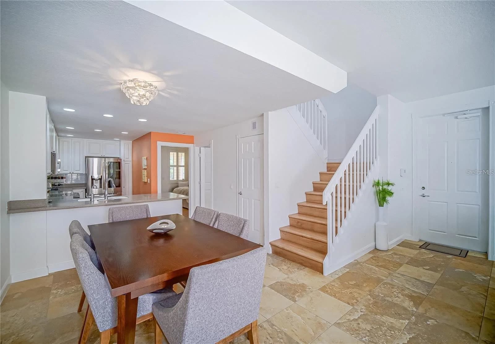 8523 LEATHERLEAF 4