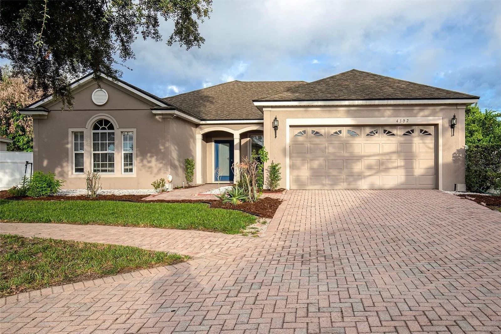 4302 CONROY CLUB Drive, Orlando, FL 32835 2