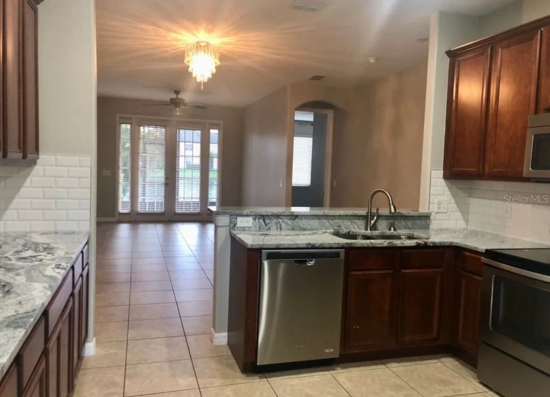 540 WOODLAND TERRACE 4