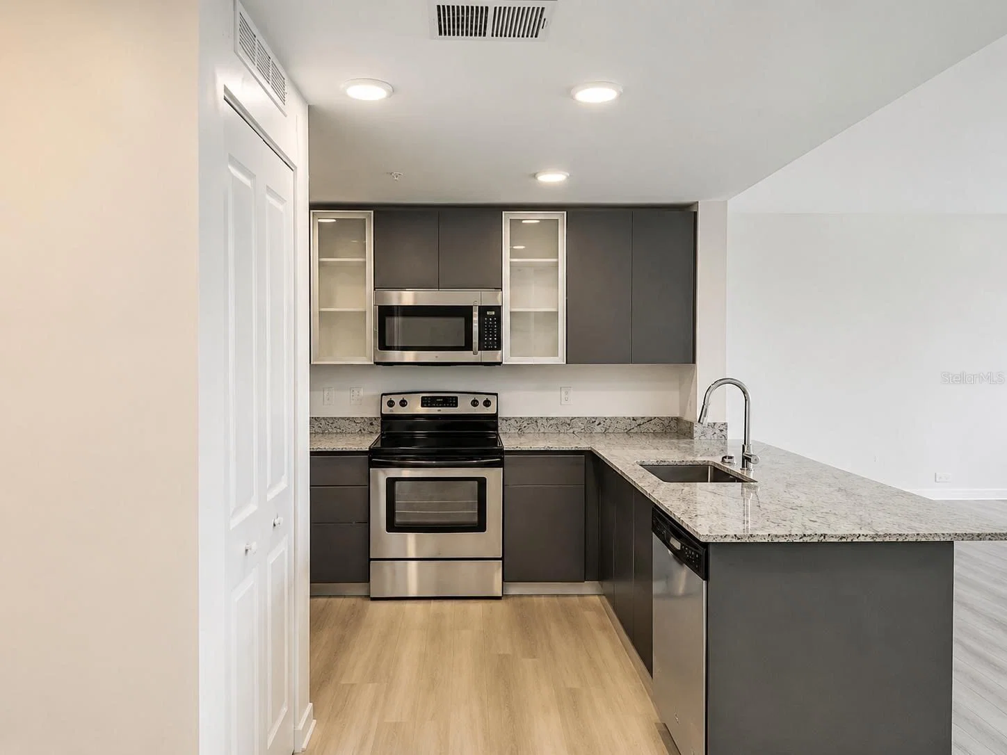 5563 MILLENIA PARK 3