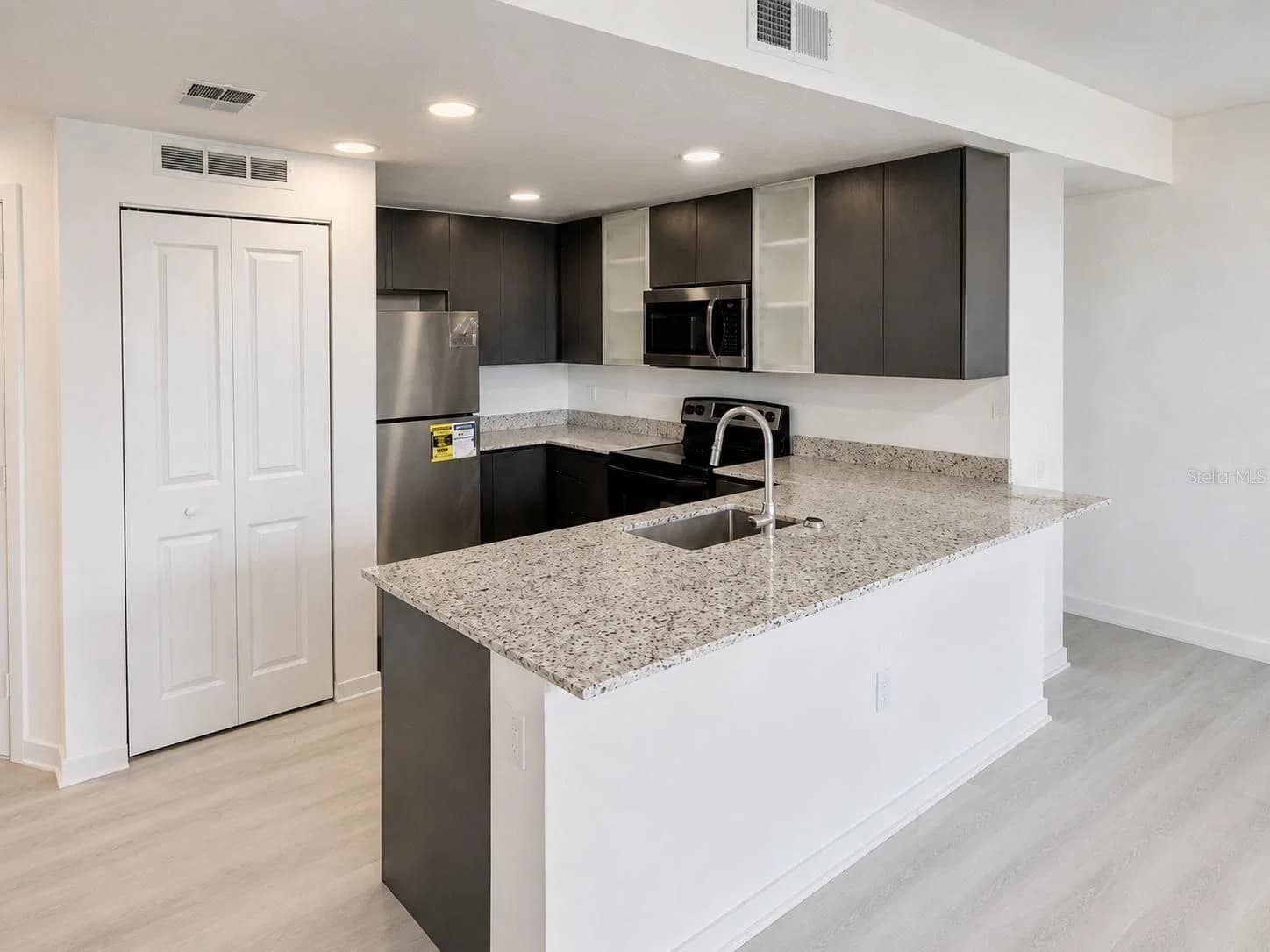 5563 MILLENIA PARK 4