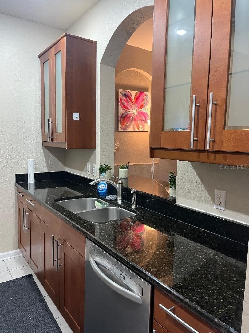 2484 SAN TECLA Street #306 5