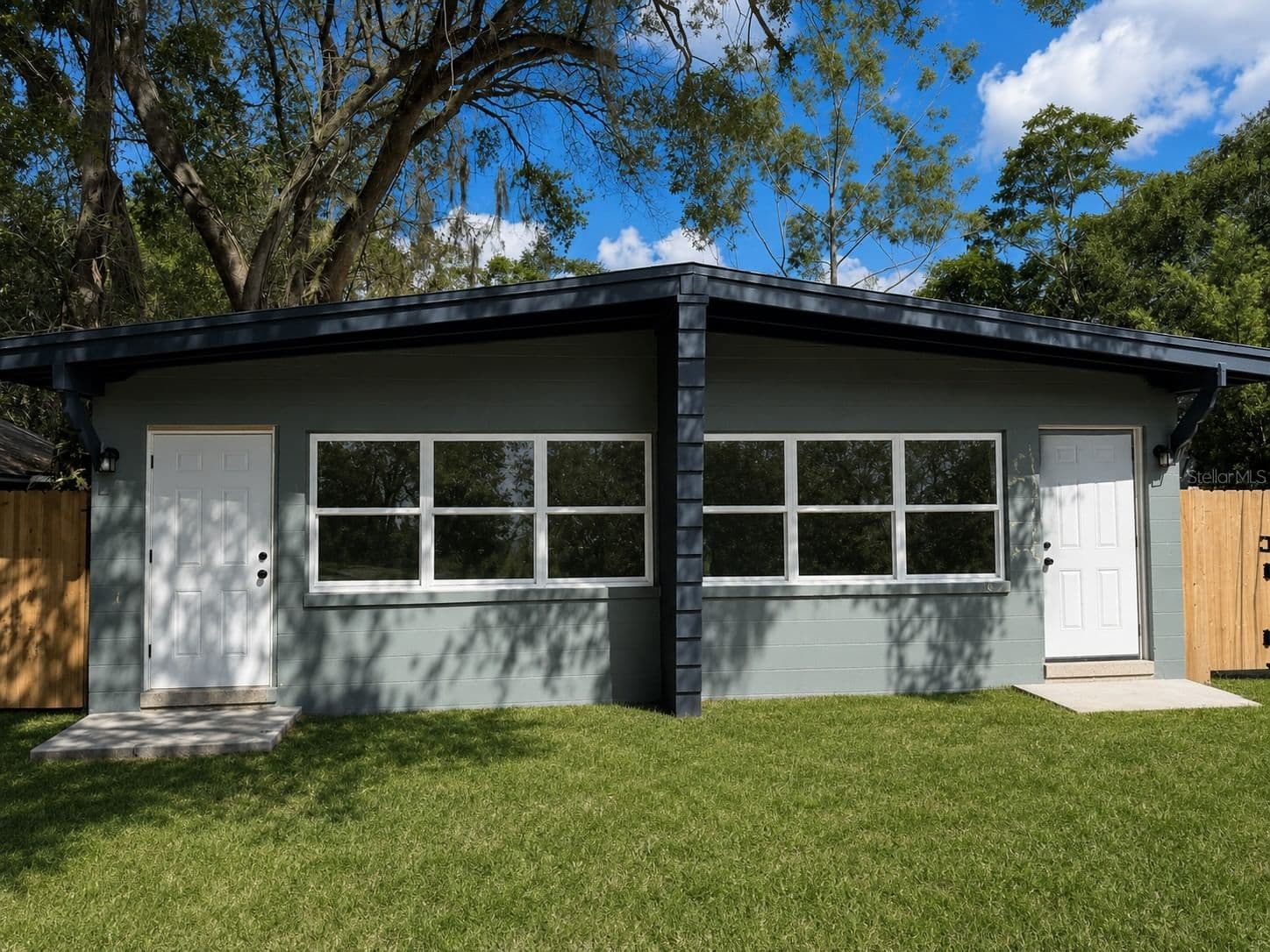 1607 DAUPHIN 2