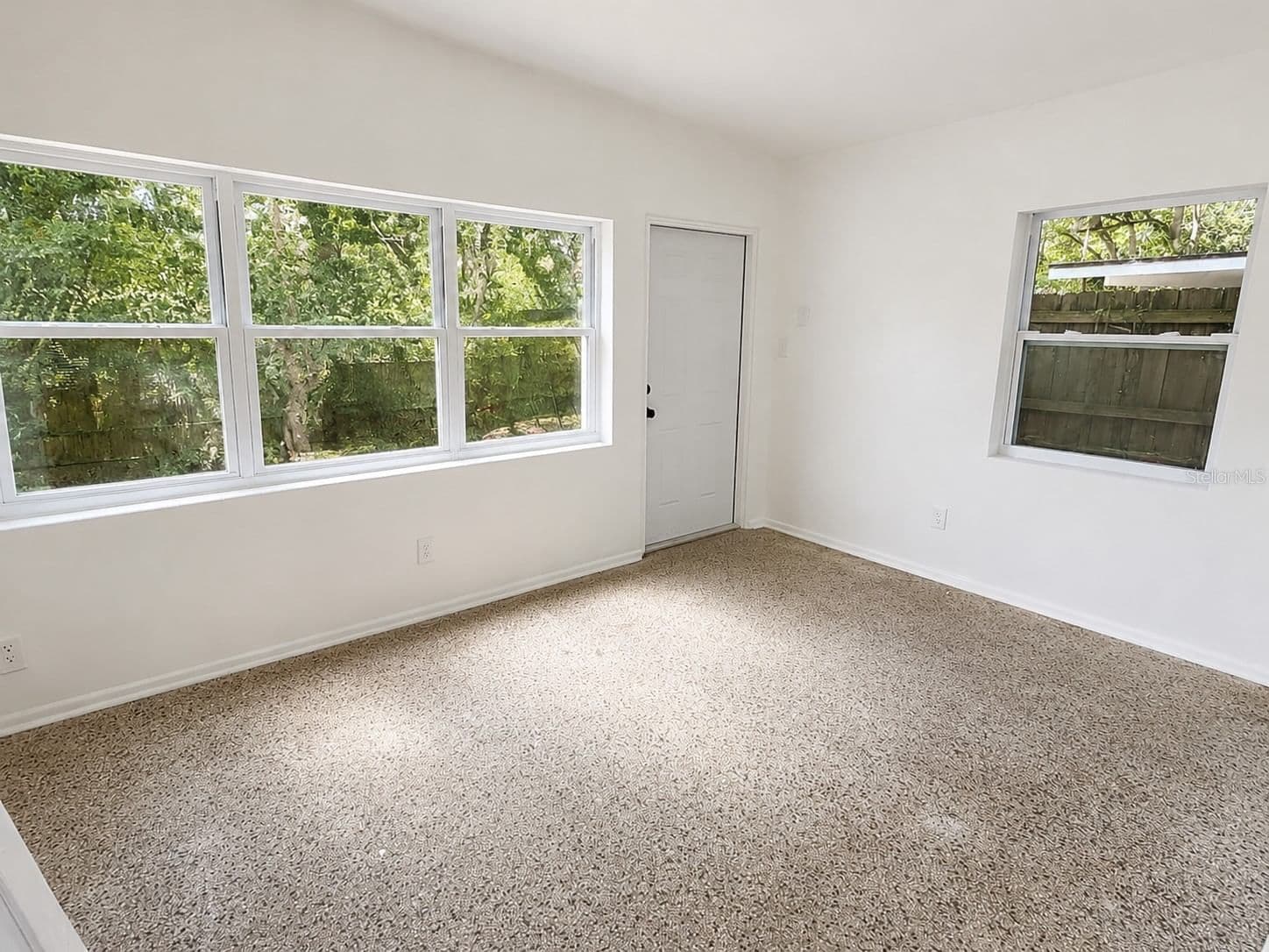 1607 DAUPHIN 3