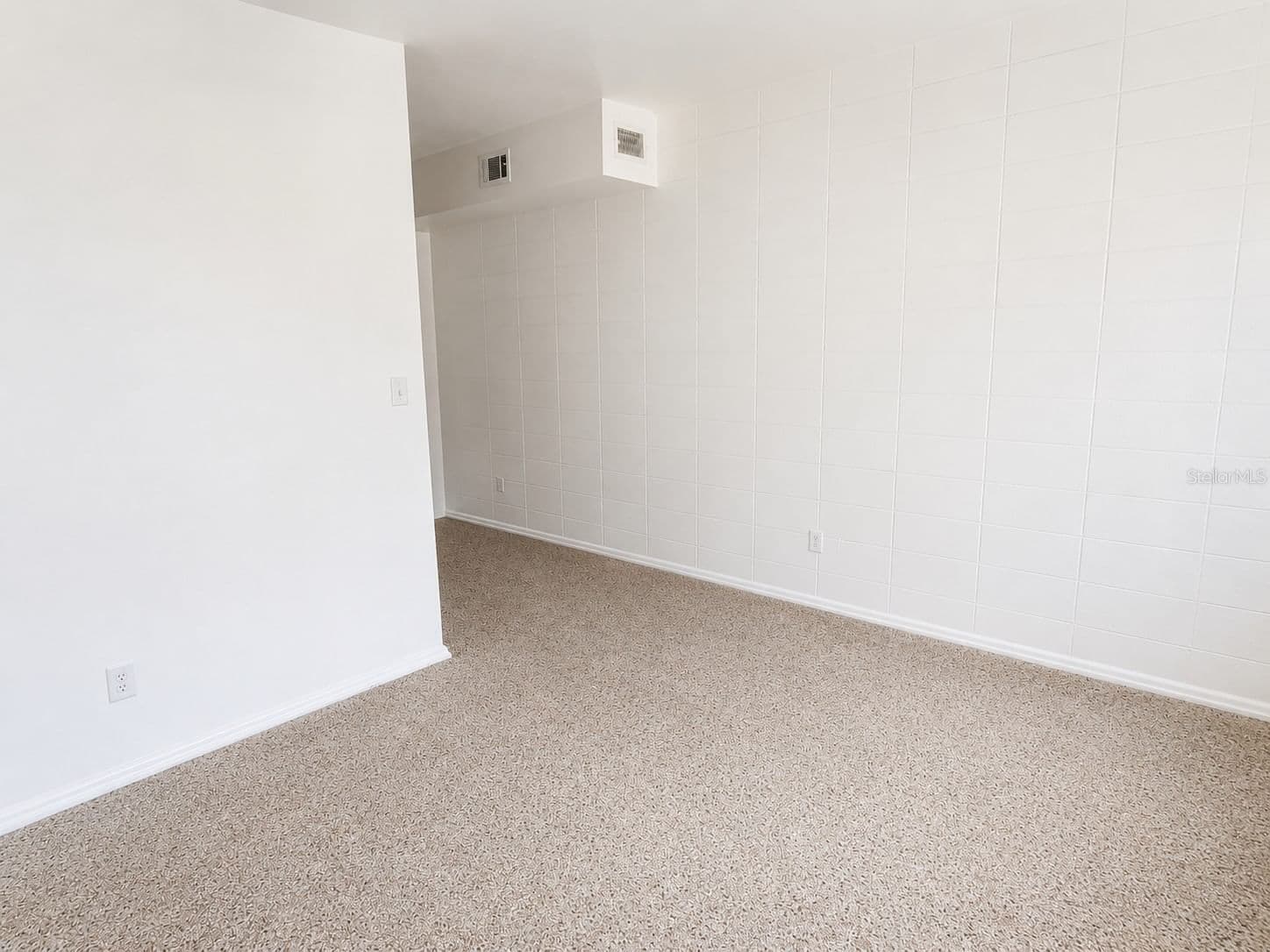 1607 DAUPHIN 4