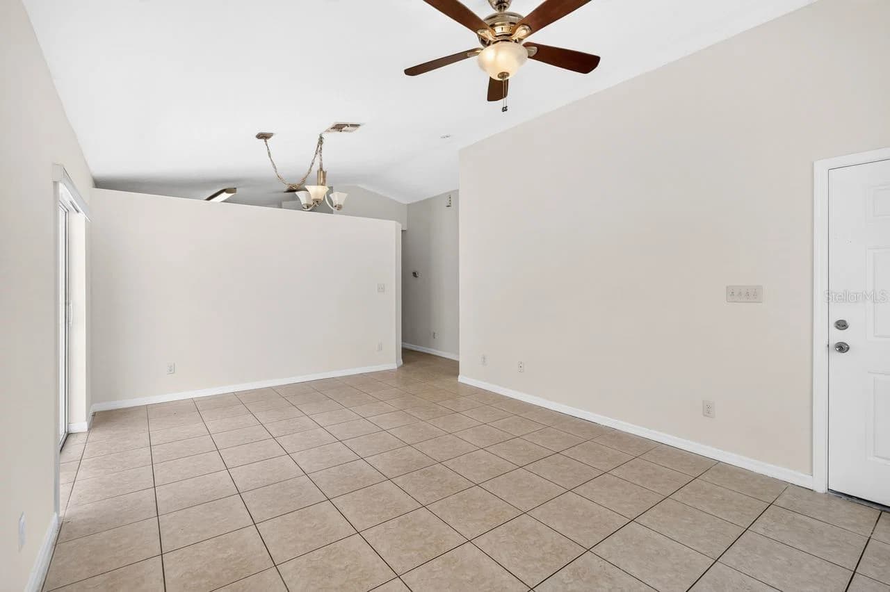 2382 HARBOR TOWN 3