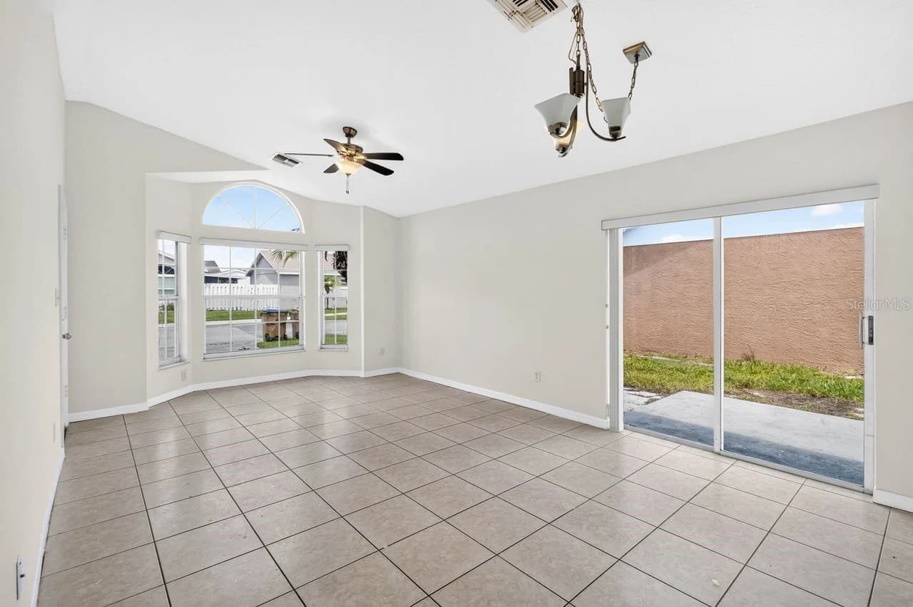 2382 HARBOR TOWN 4