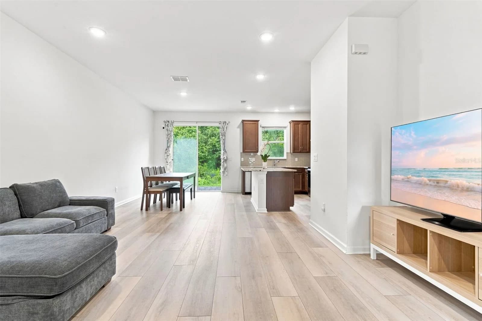 932 SPRING PALMS 5
