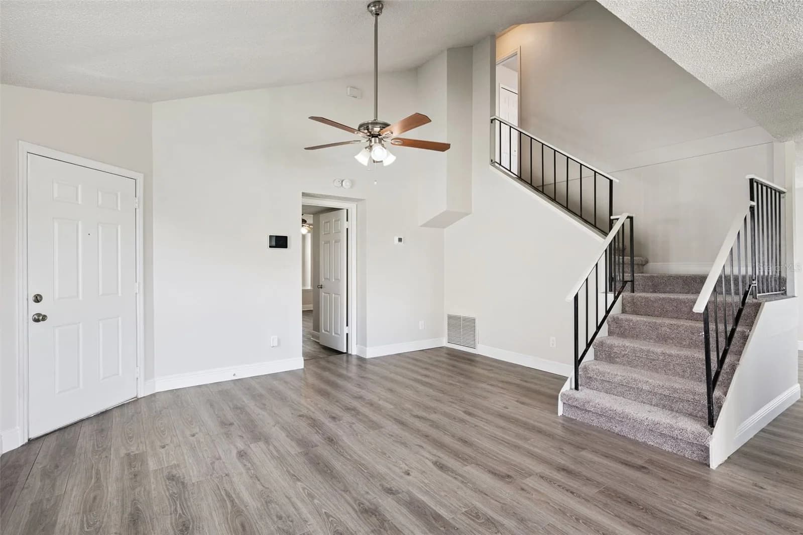 9816 SURREY RIDGE 3