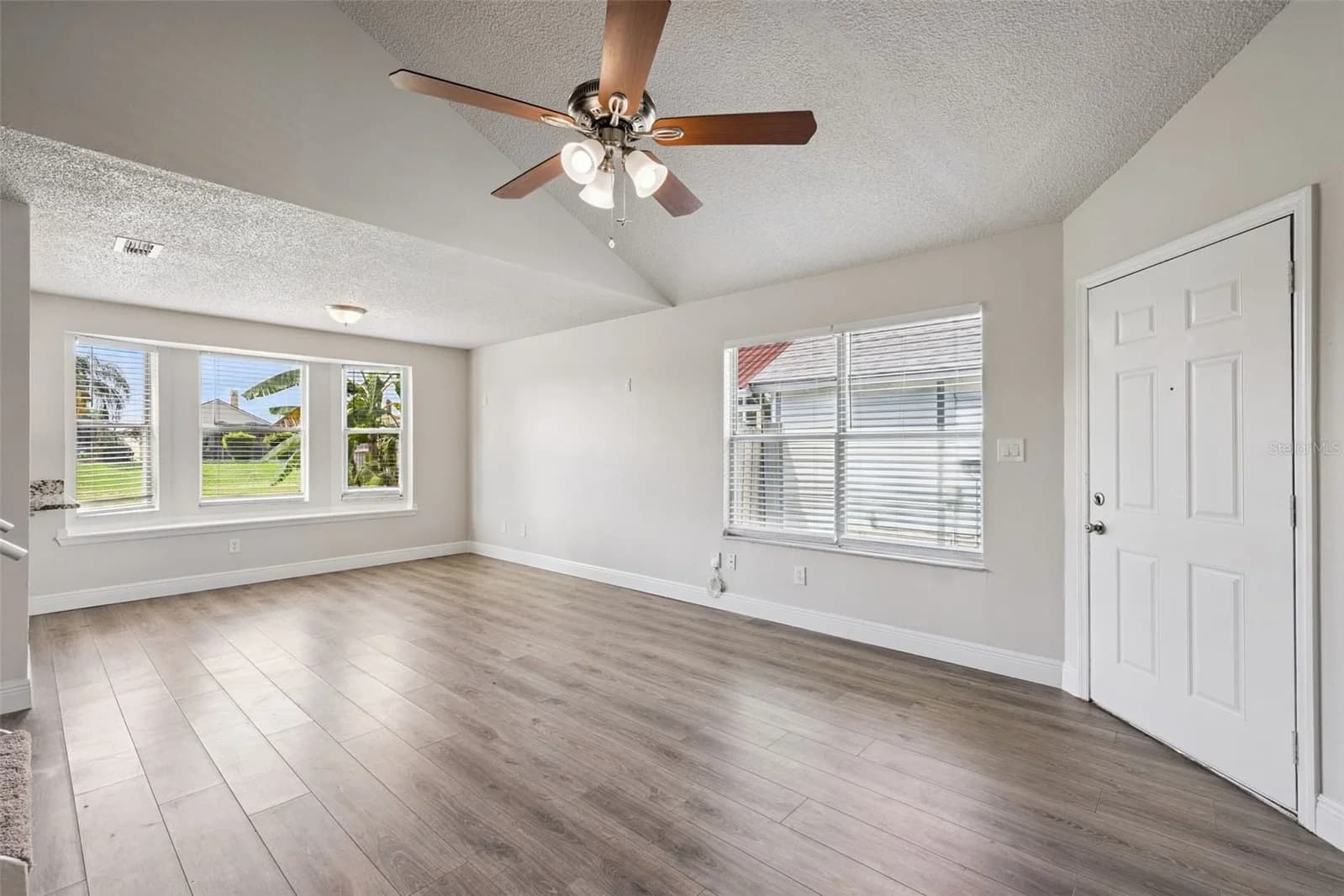9816 SURREY RIDGE 5