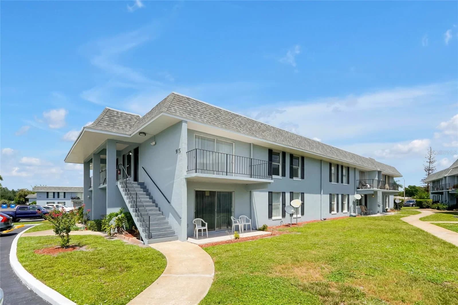 915 OAK RIDGE 2
