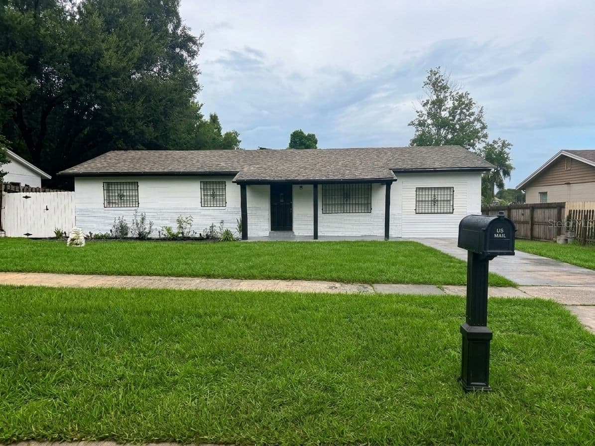 7927 ARABIAN Place, Orlando, FL 32818
