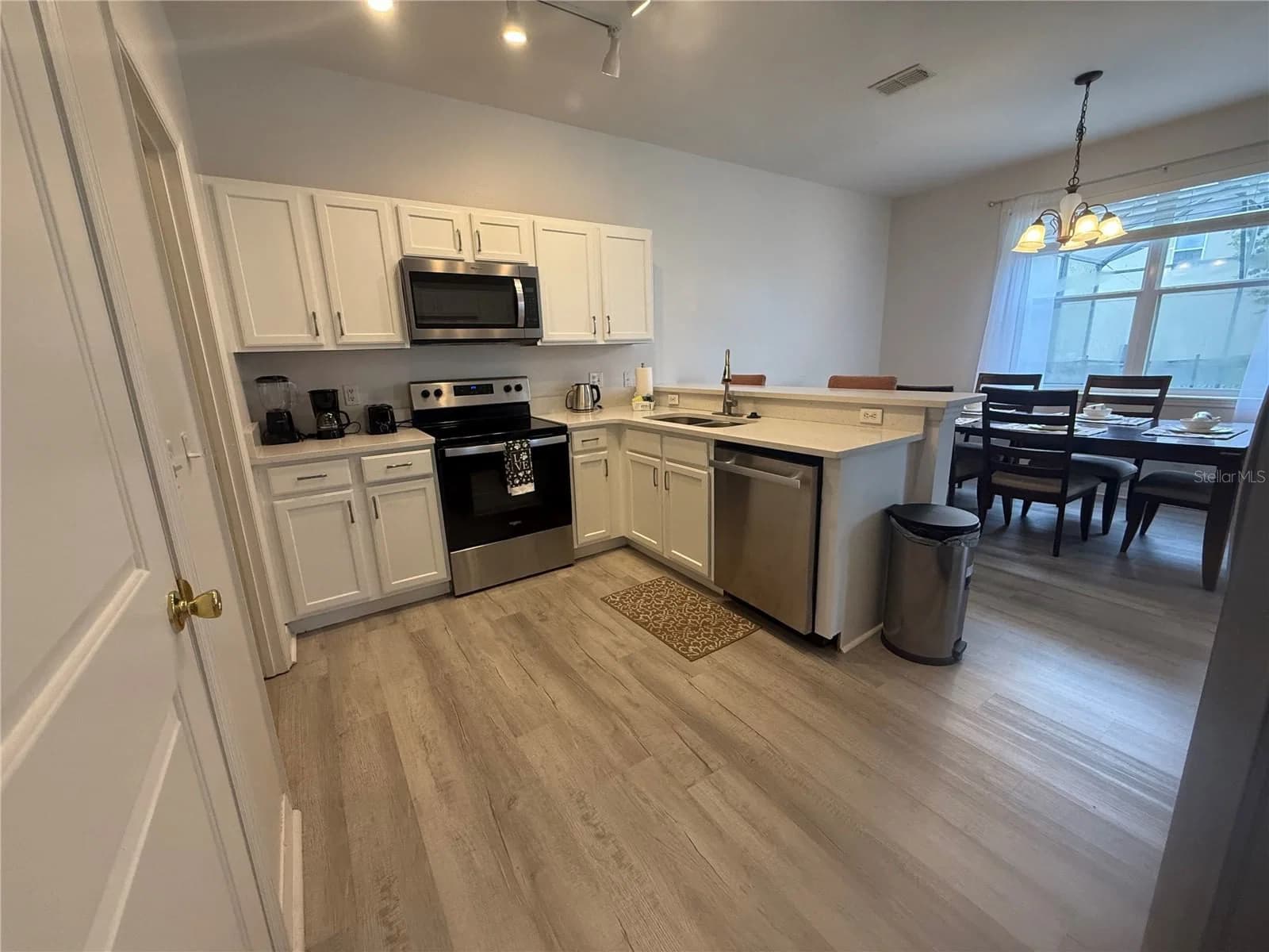 1675 ROYAL RIDGE 4