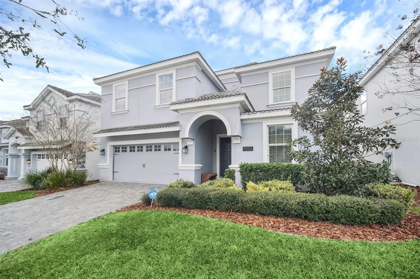 1652 MOON VALLEY 2