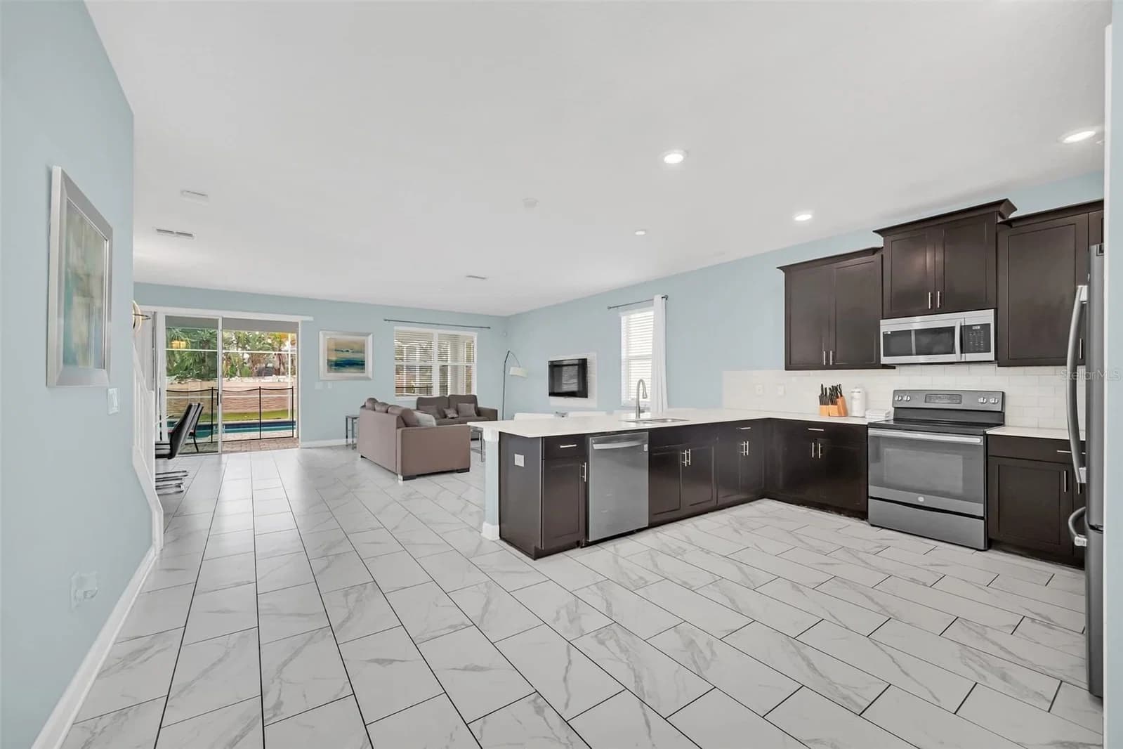 1652 MOON VALLEY 5