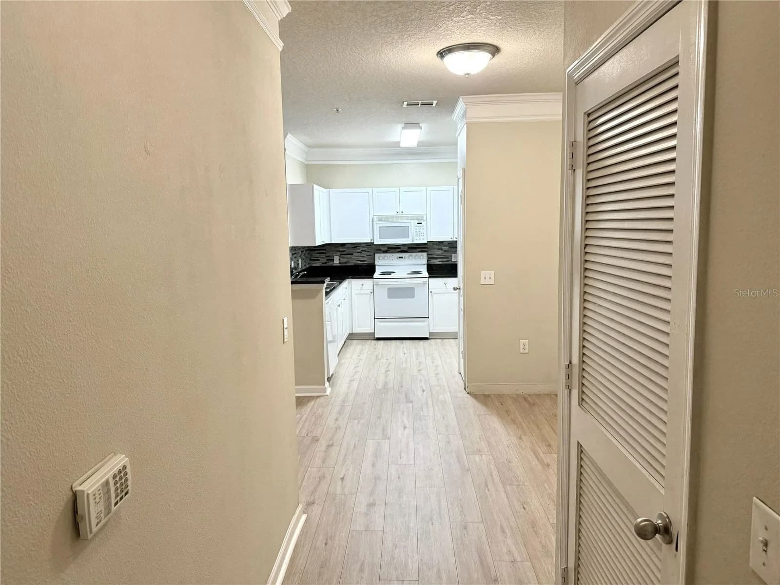 8842 VILLA VIEW 2