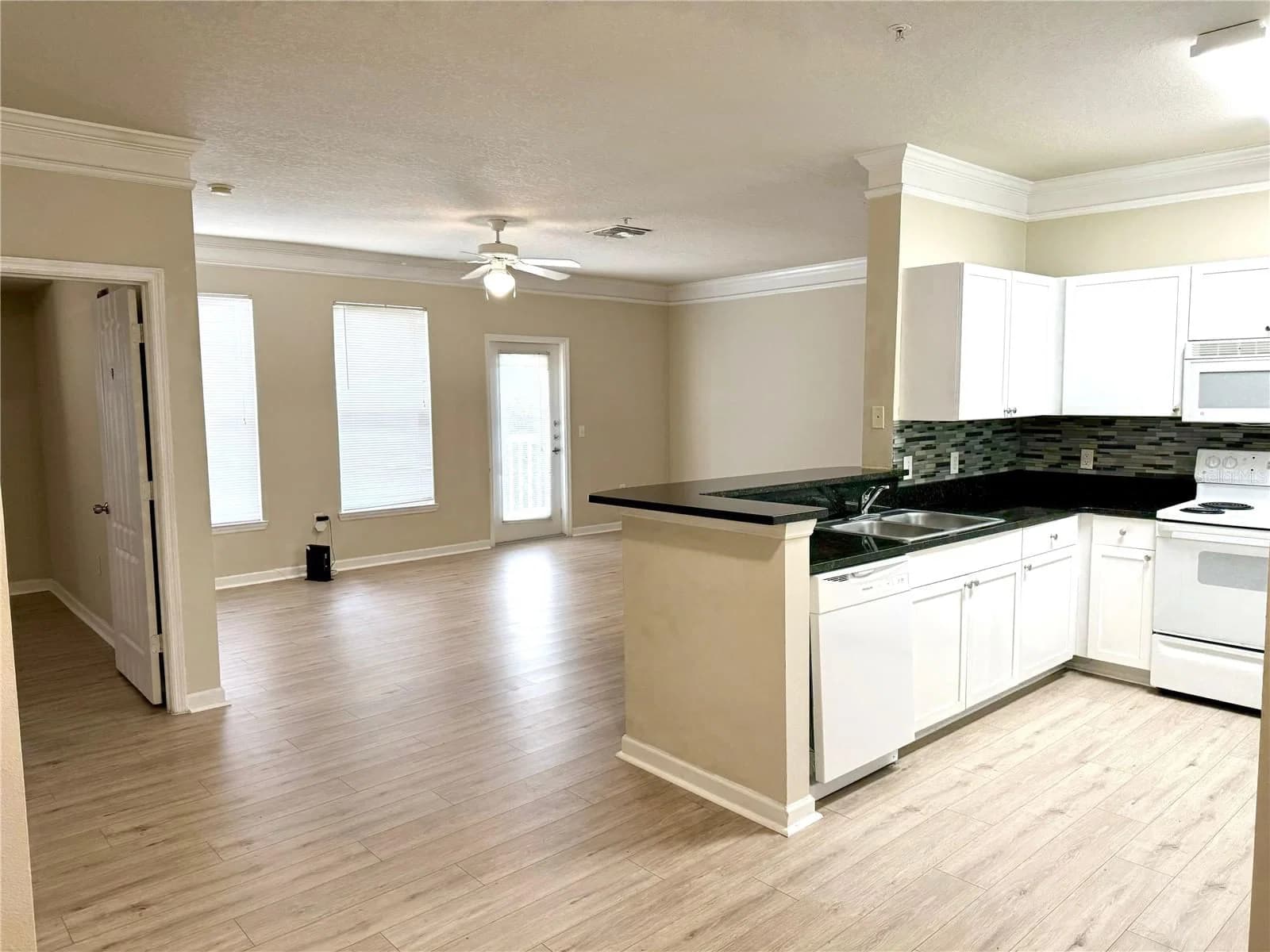 8842 VILLA VIEW 5