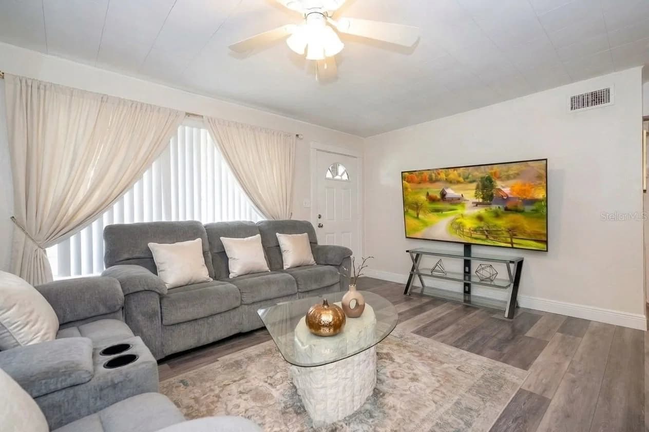 708 SANTA FE Lane 5