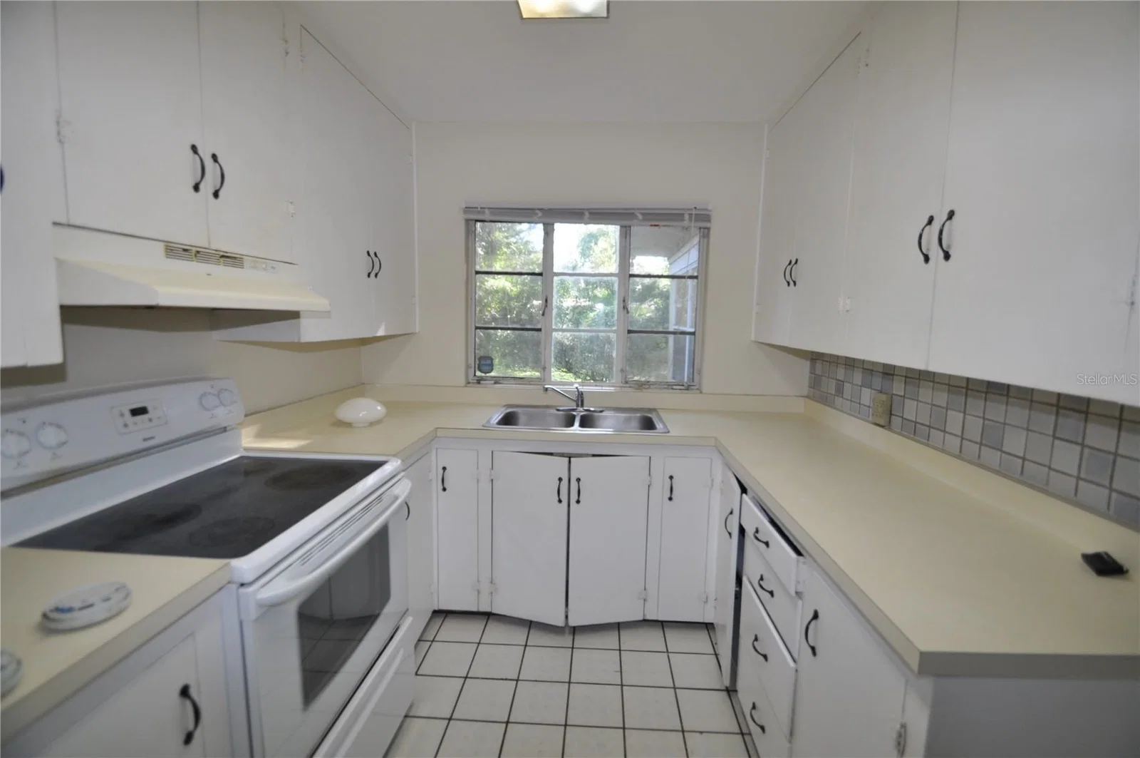 519 VERN Drive, Orlando, FL 32805 2
