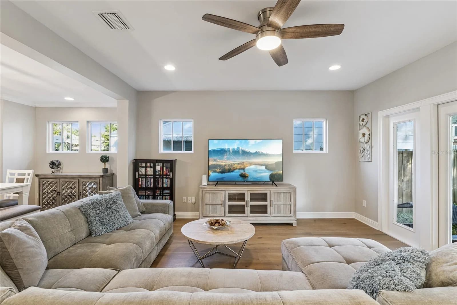 210 HIBISCUS Court 5